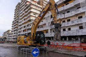 Scampia, Demolition Operations Of The Vela Gialla Have Begun