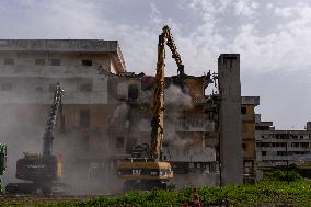 Scampia, Demolition Operations Of The Vela Gialla Have Begun