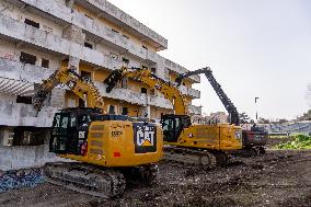 Scampia, Demolition Operations Of The Vela Gialla Have Begun