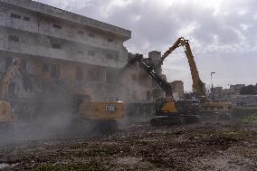 Scampia, Demolition Operations Of The Vela Gialla Have Begun