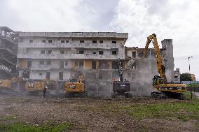 Scampia, Demolition Operations Of The Vela Gialla Have Begun