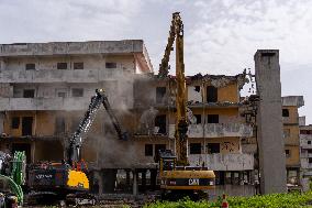 Scampia, Demolition Operations Of The Vela Gialla Have Begun