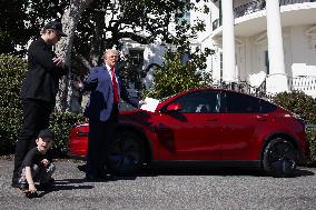 DC: President Trump views Tesla vehicles in Front of The White House