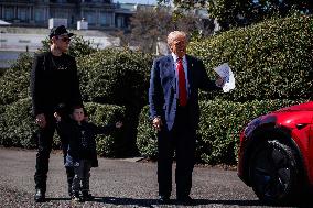 DC: President Trump views Tesla vehicles in Front of The White House