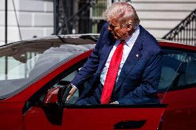 DC: President Trump views Tesla vehicles in Front of The White House