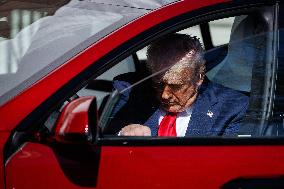 DC: President Trump views Tesla vehicles in Front of The White House