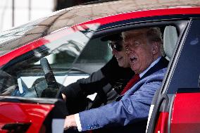 DC: President Trump views Tesla vehicles in Front of The White House