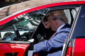 DC: President Trump views Tesla vehicles in Front of The White House