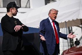DC: President Trump views Tesla vehicles in Front of The White House