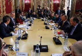 Royals return to Valencia to meet with businessmen and social entitie