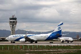 The First El Al Boeing 737 With The New Livery In Barcelona