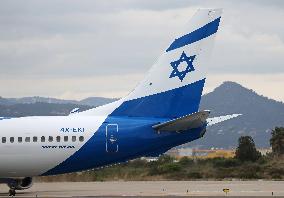 The First El Al Boeing 737 With The New Livery In Barcelona