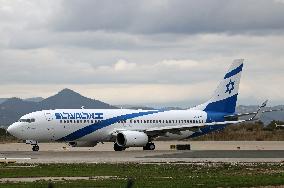 The First El Al Boeing 737 With The New Livery In Barcelona