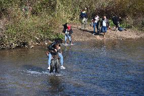 Thousands of Syrians Flee to Lebanon - Akkar