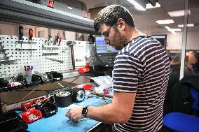 Eric Lombard visits Windcraft company in Paris FA