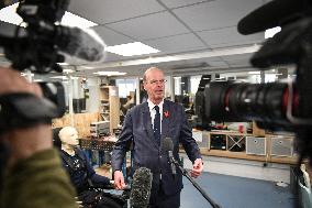 Eric Lombard visits Windcraft company in Paris FA