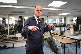 Eric Lombard visits Windcraft company in Paris FA