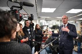 Eric Lombard visits Windcraft company in Paris FA