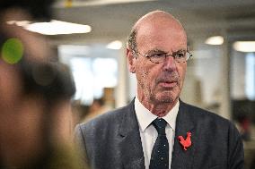 Eric Lombard visits Windcraft company in Paris FA