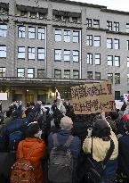 Protesters demand tax cuts in Japan