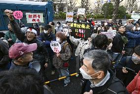 Protesters demand tax cuts in Japan