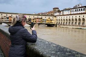 Florence On Flood Alert As Heavy Rain Closes Museums And Roads