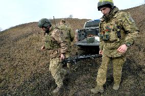 Training of machine gunners of 57th Separate Motorized Brigade in Kharkiv