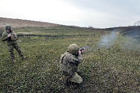 Training of machine gunners of 57th Separate Motorized Brigade in Kharkiv