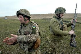 Training of machine gunners of 57th Separate Motorized Brigade in Kharkiv