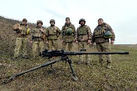 Training of machine gunners of 57th Separate Motorized Brigade in Kharkiv