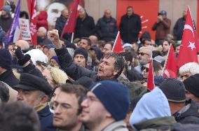 Supporters gathering in front of CHP headquarters - Ankara