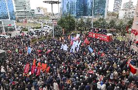 Supporters gathering in front of CHP headquarters - Ankara