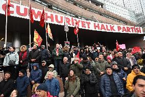 Supporters gathering in front of CHP headquarters - Ankara