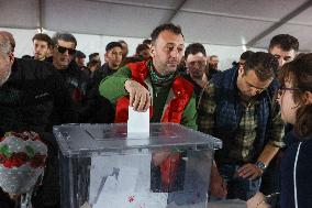 Turkish opposition party members, others head to polls for primary election - Istanbul