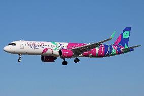 Diverse aircraft landing in Barcelona