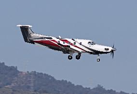 Diverse aircraft landing in Barcelona