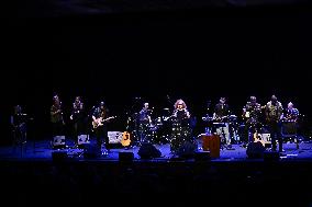 Sarah Jane Morris - The Sisterhood