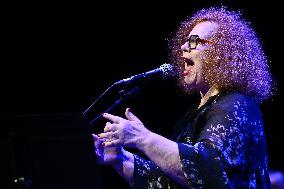 Sarah Jane Morris - The Sisterhood
