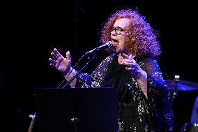 Sarah Jane Morris - The Sisterhood