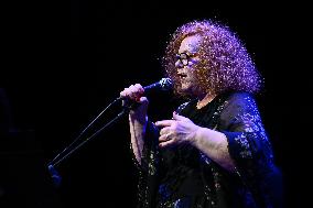 Sarah Jane Morris - The Sisterhood