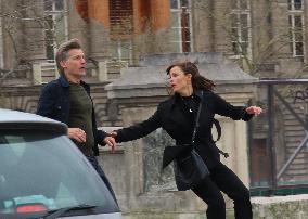 Jennifer Garner And Nikolaj Coster-Waldau On Set Of The Last Thing He Told Me - Paris