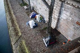 Police Clear Migrant Camp Along Seine After Gaite Lyrique Eviction - Paris