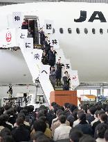 JAL ceremony to welcome new employees