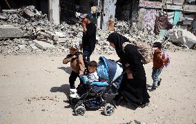 Palestinians Flee The Shuja'iyya Neighborhood