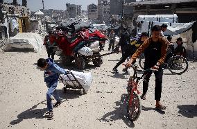 Palestinians Flee The Shuja'iyya Neighborhood