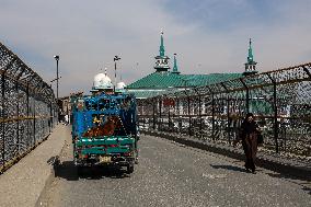 Daily Life In Kashmir