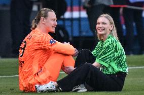 PSG celebrates Ligue 1 winning - FA