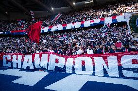 Paris Saint-Germain FC v Angers SCO - Ligue 1 McDonald's