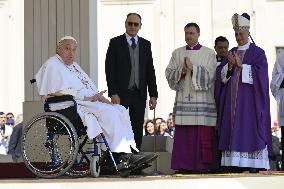 Pope Francis Arrives At The End Of A Mass In St Peters Square - Vatican