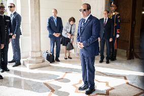President Sisi waits President Macron - Cairo